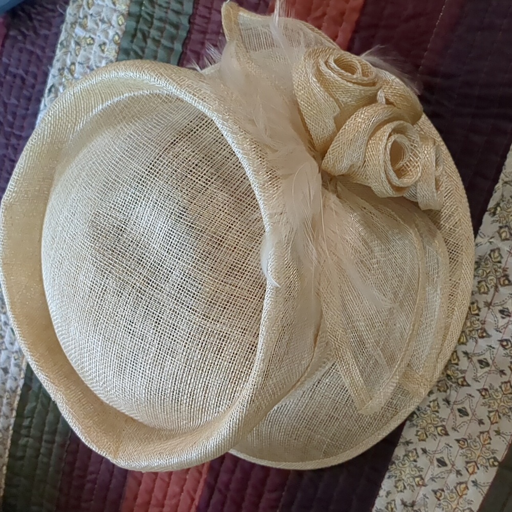 Chic Cream Women's Hat with Floral Detail